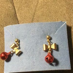 Avon Jingle Bells Gift Set earrings/necklace
